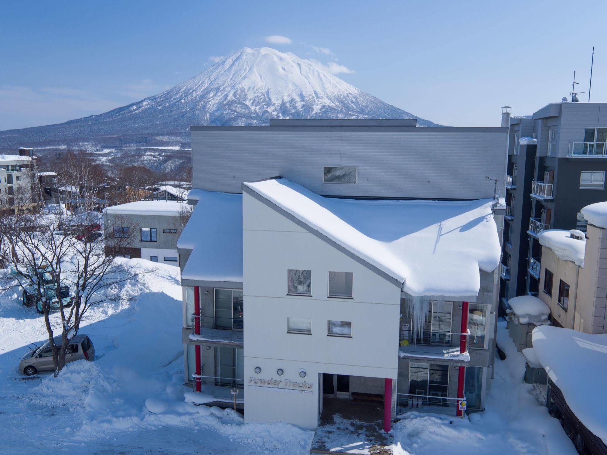 Powder Tracks Aparthotel Niseko Exterior photo