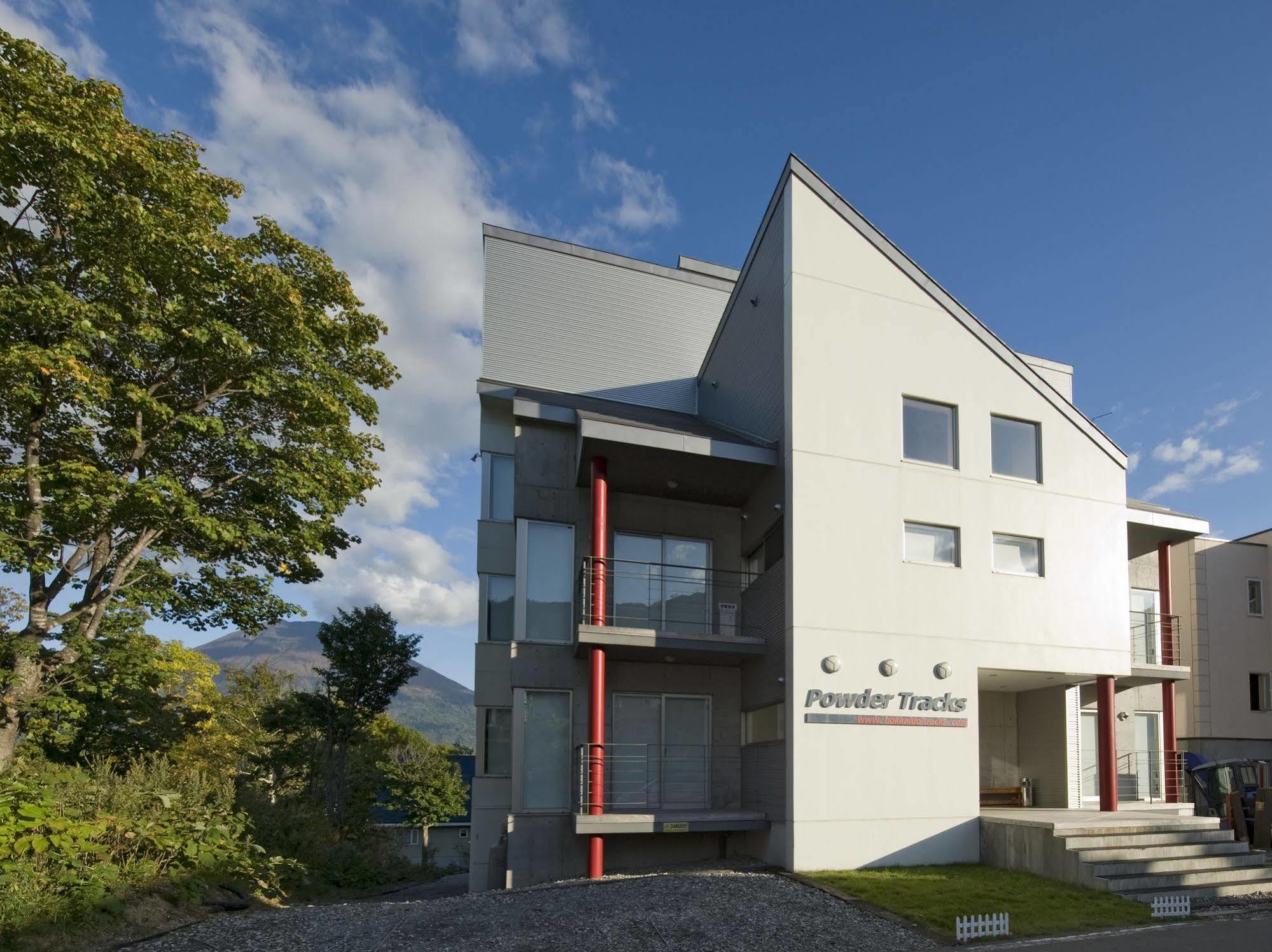 Powder Tracks Aparthotel Niseko Exterior photo